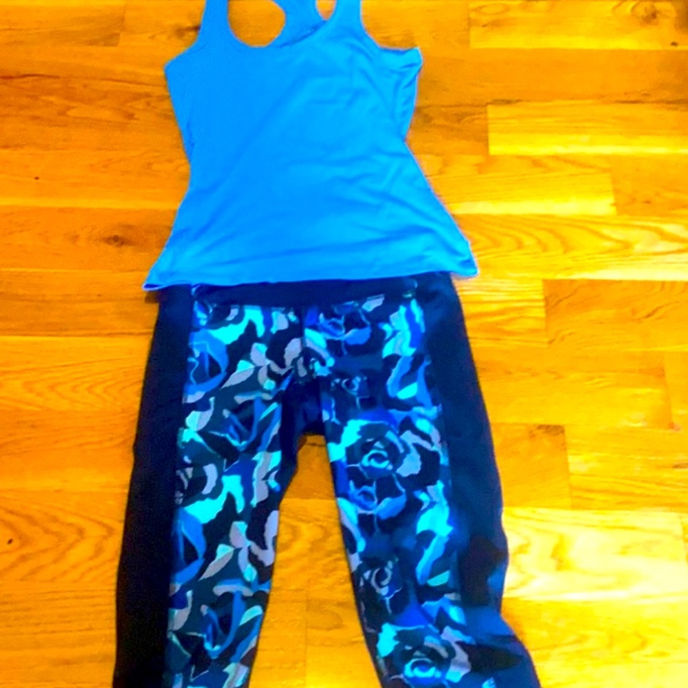 Jockey Capri length leggings with pockets -S stretchy